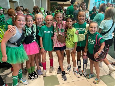 Alumnae/Grade School Volleyball Night photo gallery
